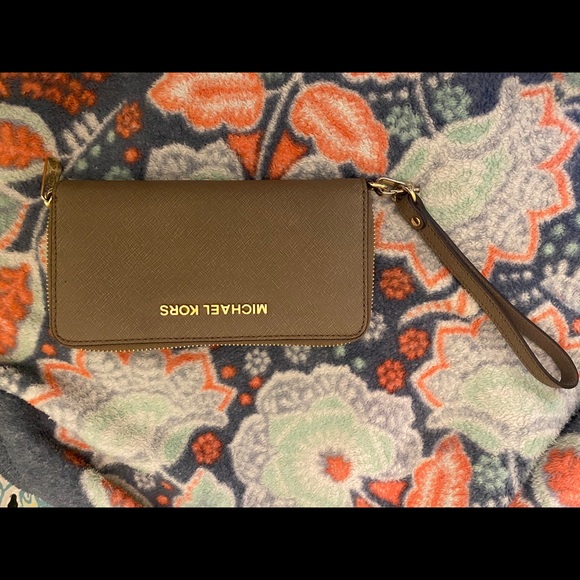 Michael Kors Wristlet - Picture 2 of 4